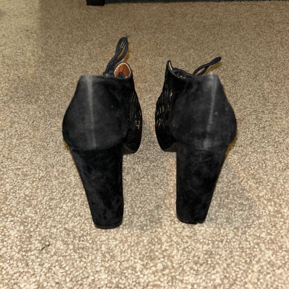 Heels - Picture 3 of 4